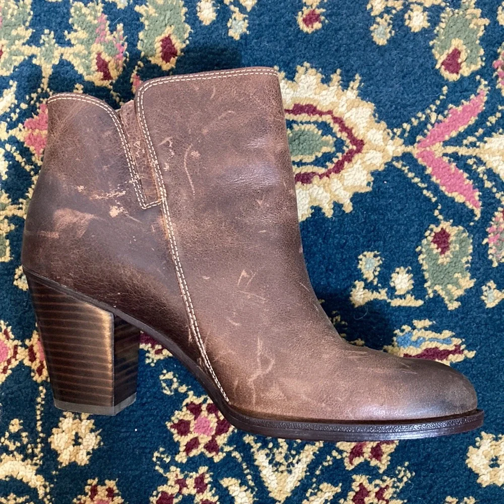 🍄Sofft Wera distressed Brown leather Ankle Boot